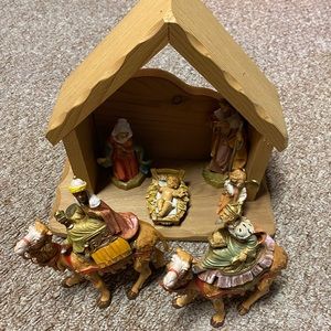 5’’ Fontanini Nativity Set, Plus 2 Wisemen on Camels